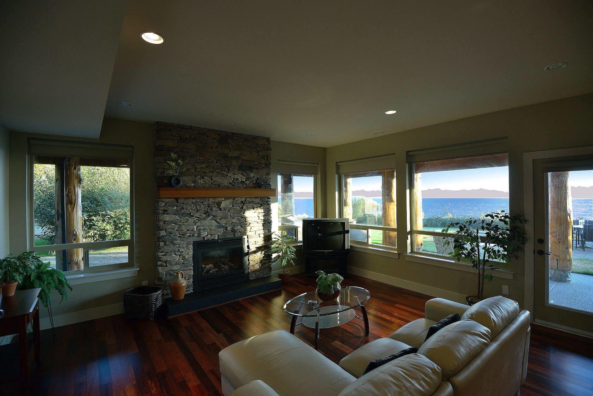 Points West Oceanfront Resort Sooke Εξωτερικό φωτογραφία